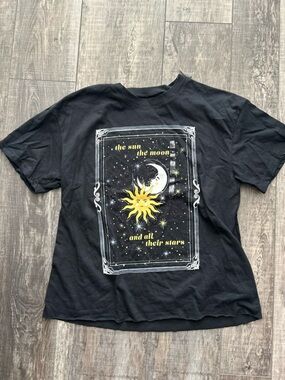 Sun Moon Celestial T Shirt - NWT 36 Chest Medium  DB1.   small